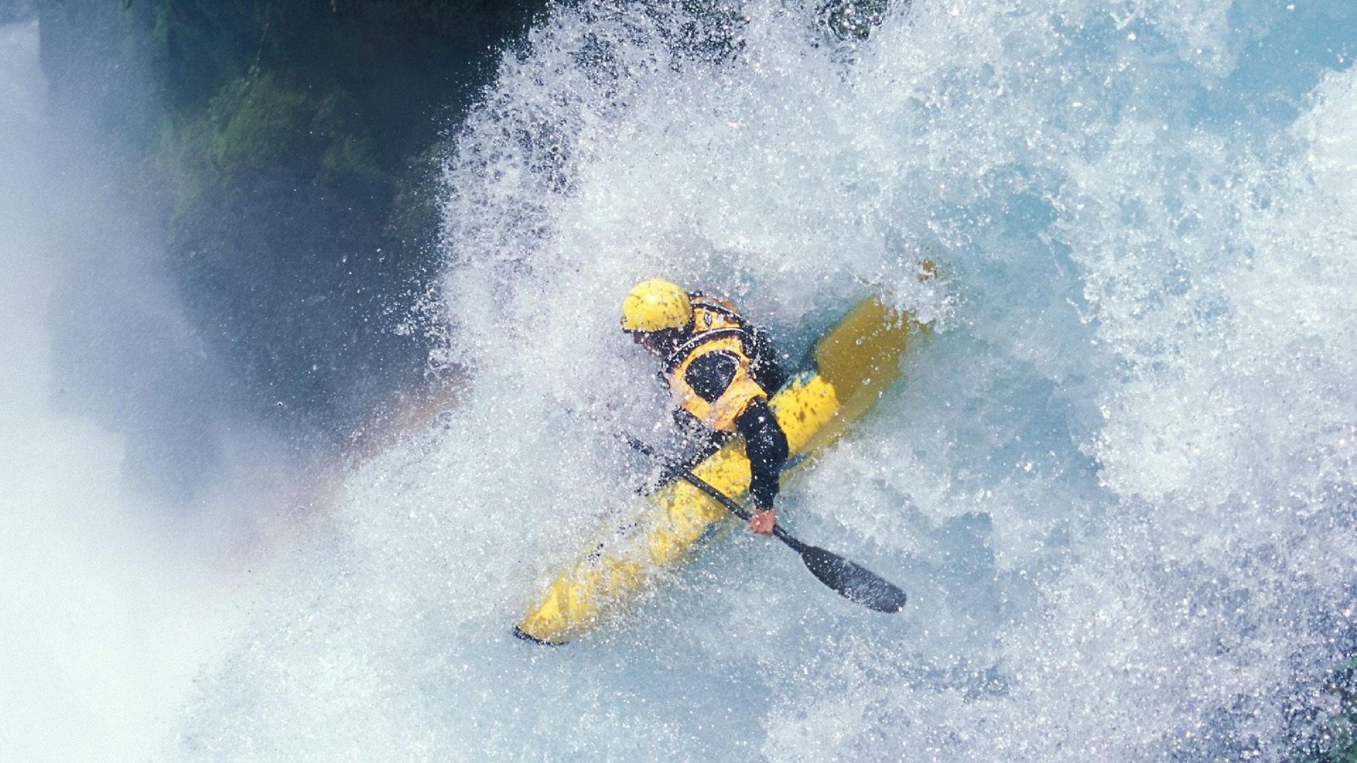 球场“绝美配合”：默契十足的团队协作秀，球场搭配